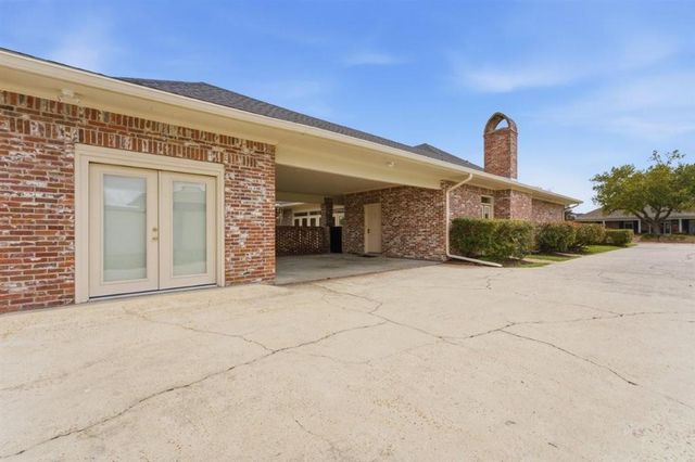 1304 W Dumbarton, Lake Charles, LA 70605