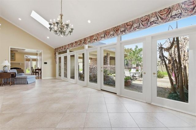 1304 W Dumbarton, Lake Charles, LA 70605