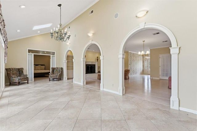 1304 W Dumbarton, Lake Charles, LA 70605