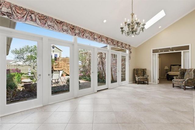 1304 W Dumbarton, Lake Charles, LA 70605