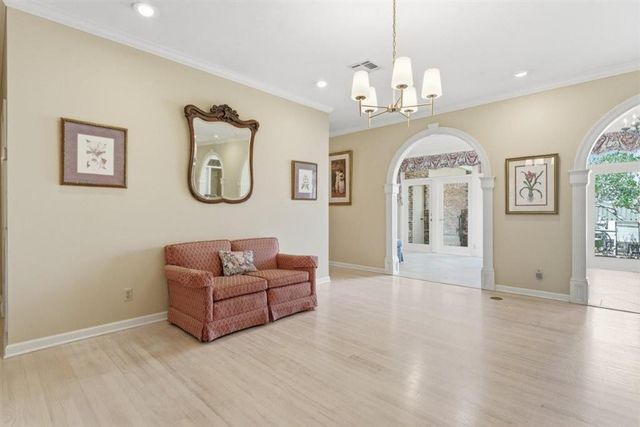 1304 W Dumbarton, Lake Charles, LA 70605