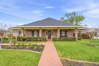 1304 W Dumbarton, Lake Charles, LA 70605