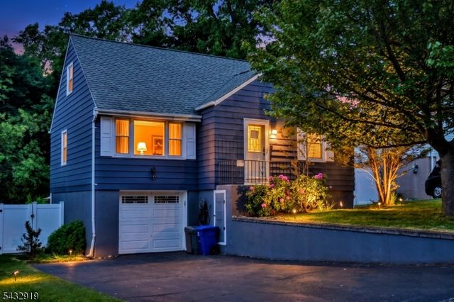 109 Brookview Dr, Woodland Park, NJ 07424