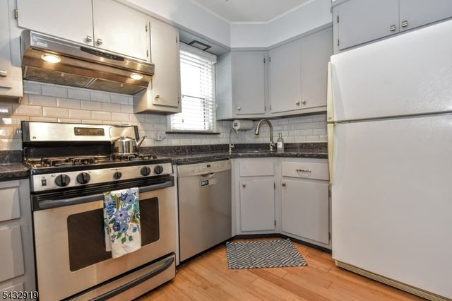 109 Brookview Dr, Woodland Park, NJ 07424