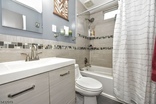 109 Brookview Dr, Woodland Park, NJ 07424
