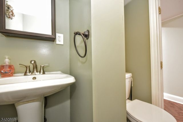 109 Brookview Dr, Woodland Park, NJ 07424
