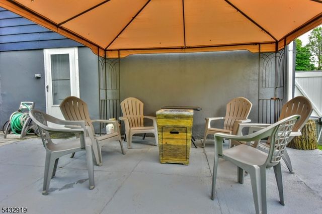 109 Brookview Dr, Woodland Park, NJ 07424