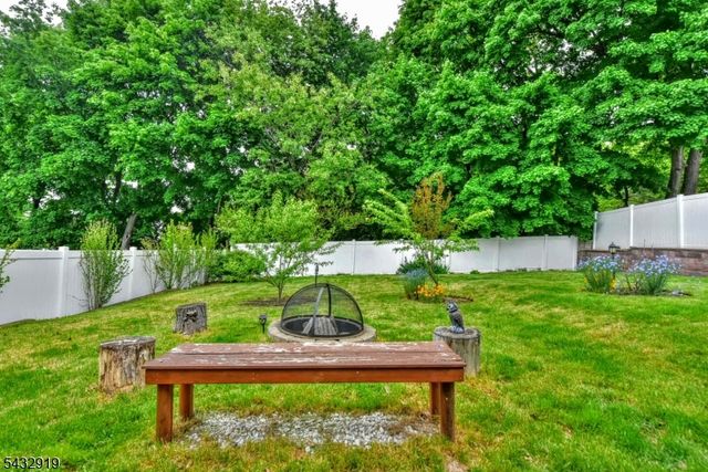 109 Brookview Dr, Woodland Park, NJ 07424
