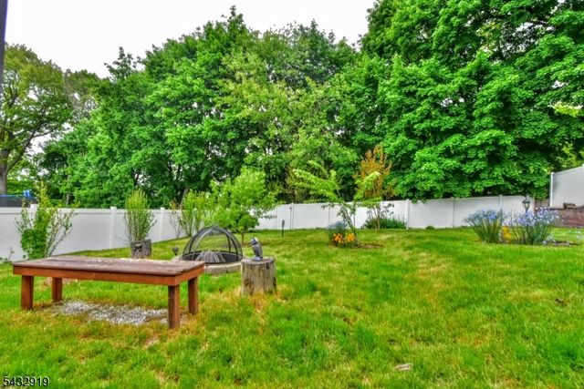 109 Brookview Dr, Woodland Park, NJ 07424