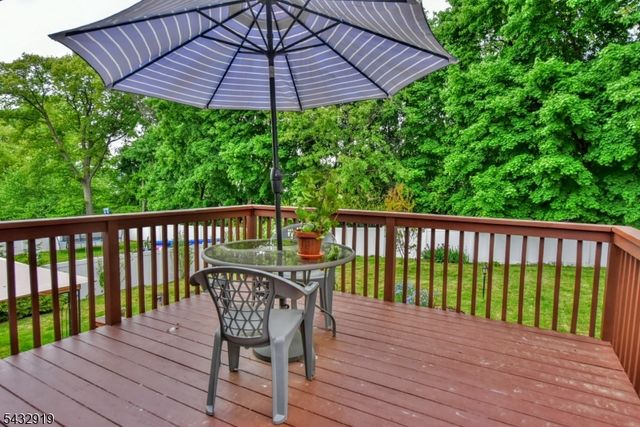 109 Brookview Dr, Woodland Park, NJ 07424
