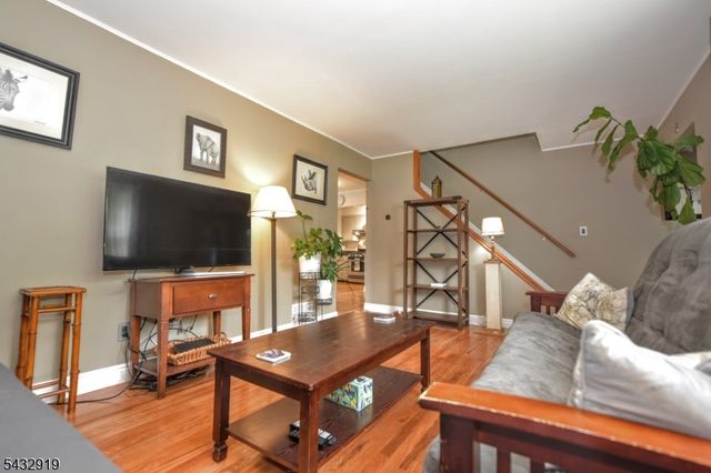 109 Brookview Dr, Woodland Park, NJ 07424