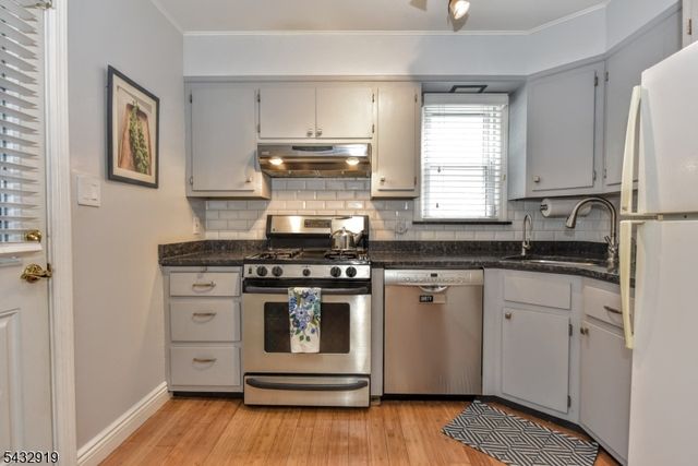109 Brookview Dr, Woodland Park, NJ 07424