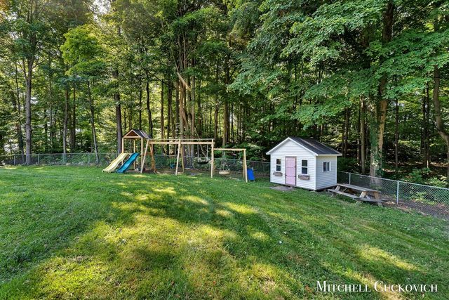 15415 Coalter Avenue, Kent City, MI 49330