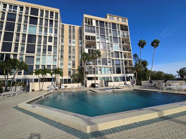 7400 SUN ISLAND DRIVE S 111, South Pasadena, FL 33707