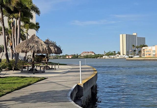 7400 SUN ISLAND DRIVE S 111, South Pasadena, FL 33707