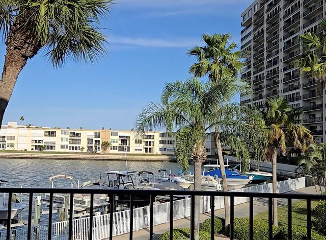 7400 SUN ISLAND DRIVE S 111, South Pasadena, FL 33707