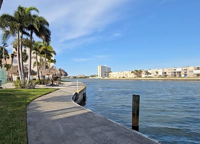 7400 SUN ISLAND DRIVE S 111, South Pasadena, FL 33707