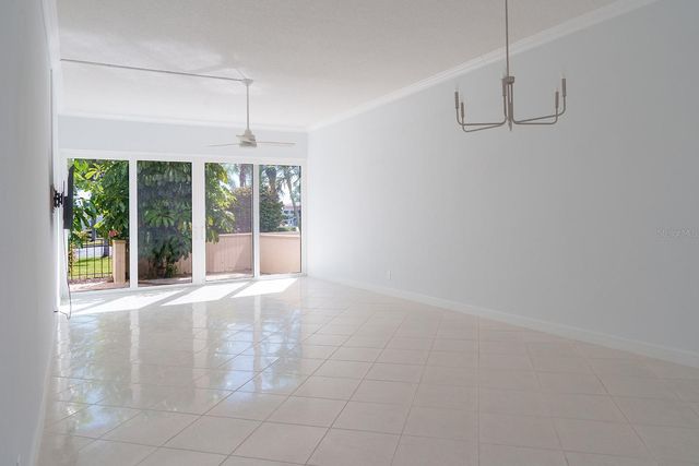 7400 SUN ISLAND DRIVE S 111, South Pasadena, FL 33707