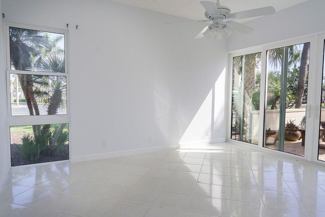 7400 SUN ISLAND DRIVE S 111, South Pasadena, FL 33707