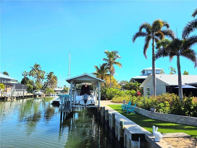 3594 Rita LN, St. James City, FL 33956