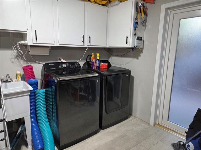 3594 Rita LN, St. James City, FL 33956