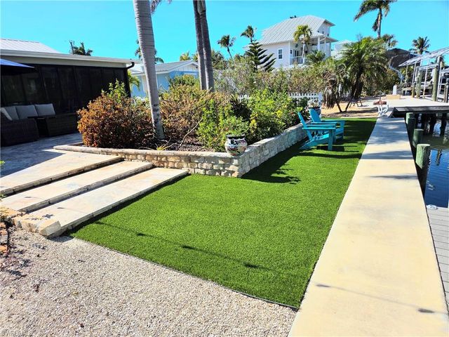 3594 Rita LN, St. James City, FL 33956