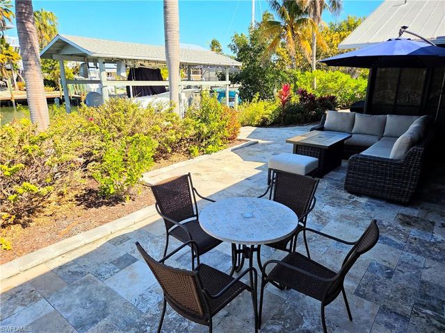 3594 Rita LN, St. James City, FL 33956