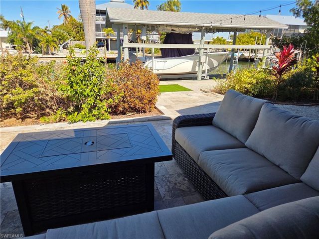 3594 Rita LN, St. James City, FL 33956