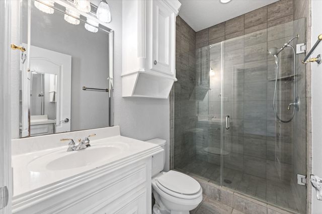 98 Victoria Drive W, Montgomery, TX 77356