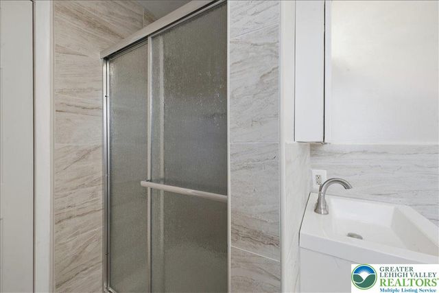 3326 lehigh, Bethlehem Twp, PA 18020