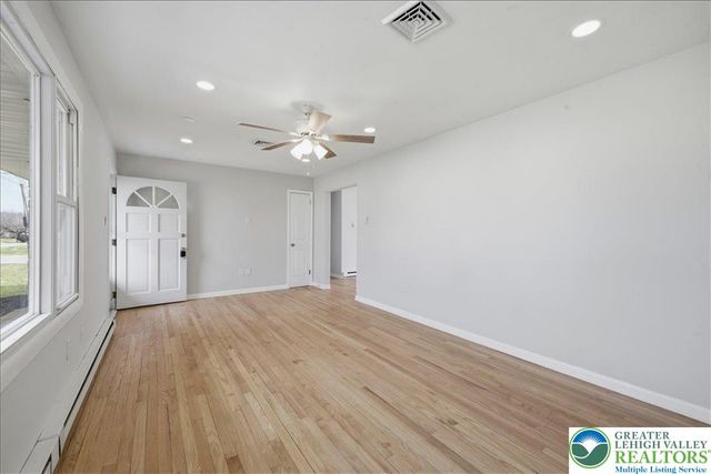 3326 lehigh, Bethlehem Twp, PA 18020