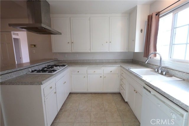 587 W Blaine, Riverside, CA 92507