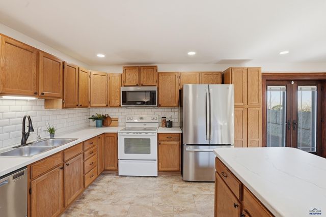 1200 PETERSON RD, Rapid City, SD 57701