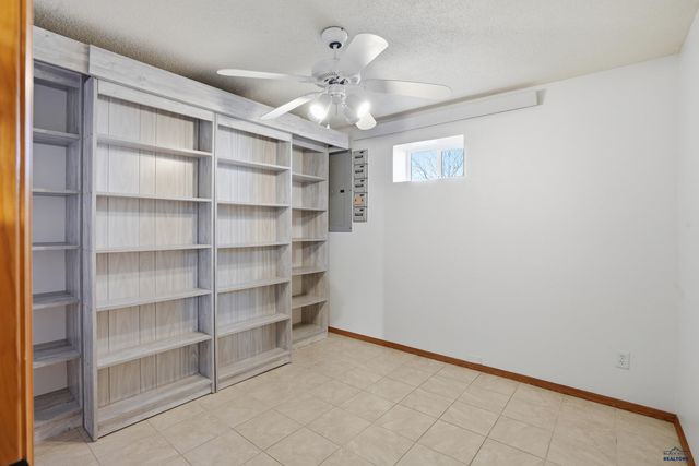 1200 PETERSON RD, Rapid City, SD 57701