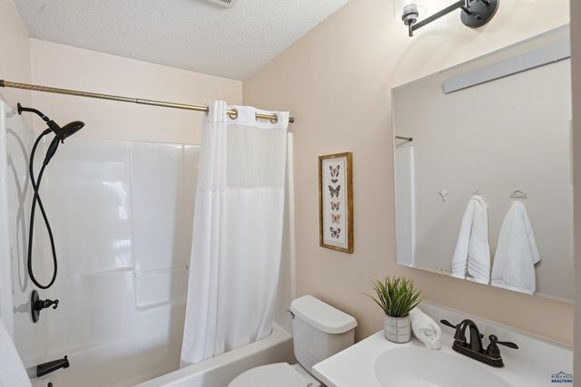 1200 PETERSON RD, Rapid City, SD 57701