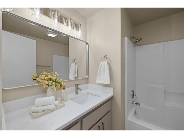 4706 Ne 132ND Pl, Vancouver, WA 98682