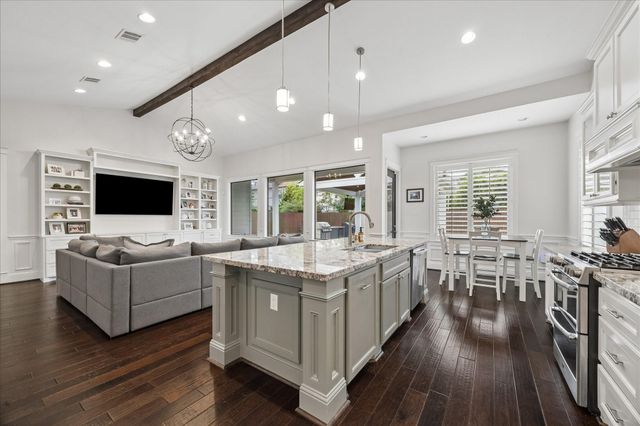 1542 Chantilly Lane, Houston, TX 77018