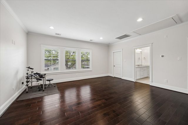 1542 Chantilly Lane, Houston, TX 77018