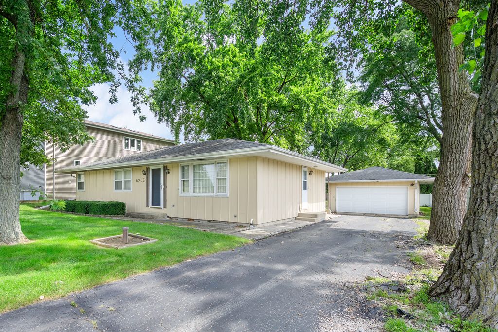 6705 Clarendon Hills Road, Darien, IL 60561 — photo 2