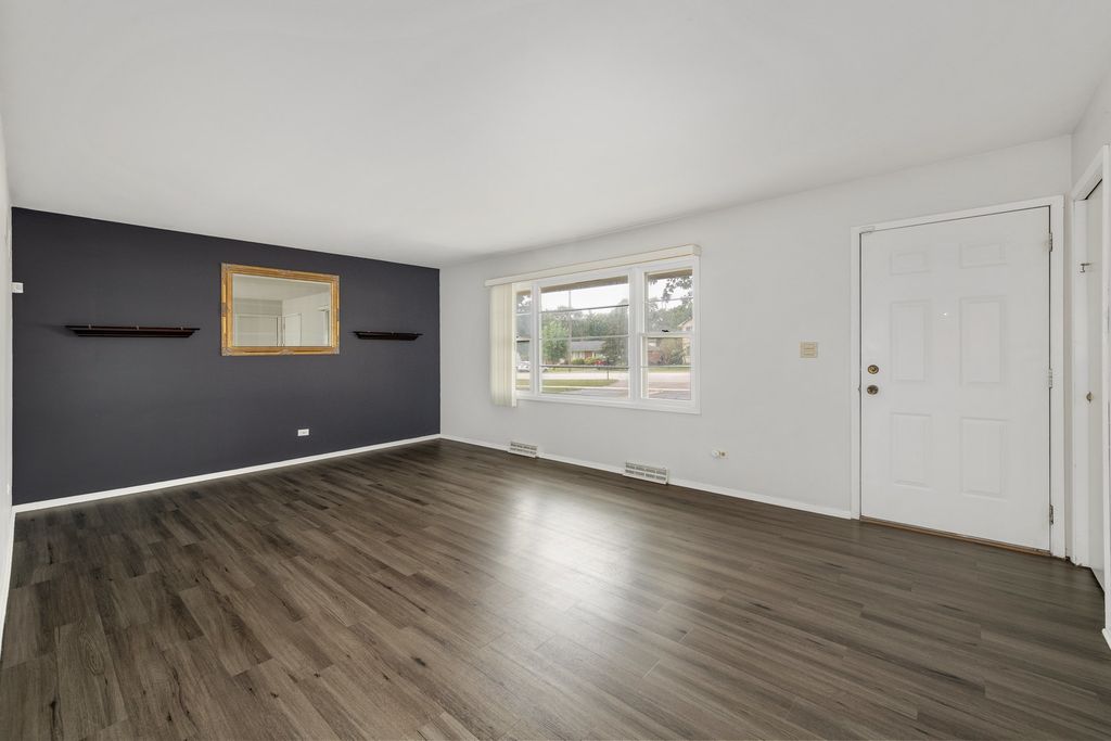 6705 Clarendon Hills Road, Darien, IL 60561 — photo 4