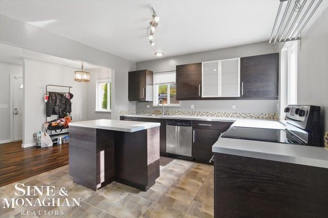 22840 Lake Boulevard, Saint Clair Shores, MI 48082