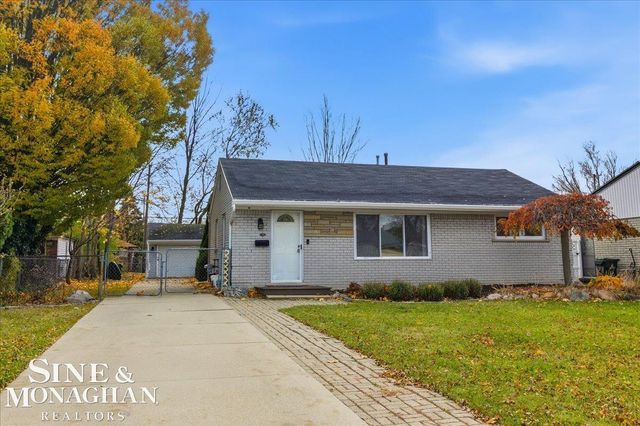 22840 Lake Boulevard, Saint Clair Shores, MI 48082