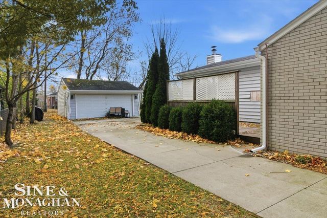 22840 Lake Boulevard, Saint Clair Shores, MI 48082
