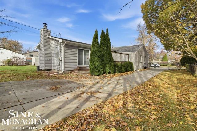 22840 Lake Boulevard, Saint Clair Shores, MI 48082