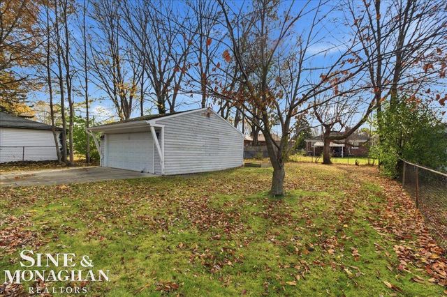 22840 Lake Boulevard, Saint Clair Shores, MI 48082