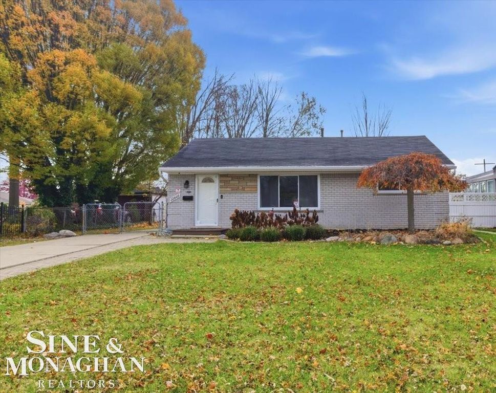 22840 Lake Boulevard, Saint Clair Shores, MI 48082