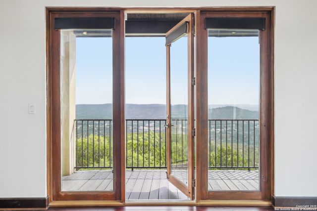 285 Timber Hill, Pipe Creek, TX 78063