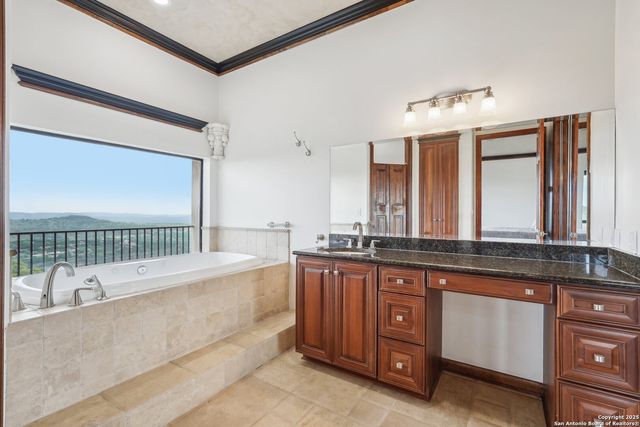 285 Timber Hill, Pipe Creek, TX 78063