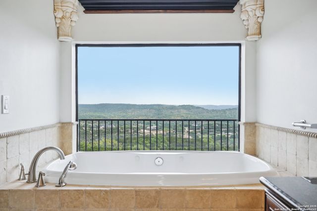 285 Timber Hill, Pipe Creek, TX 78063