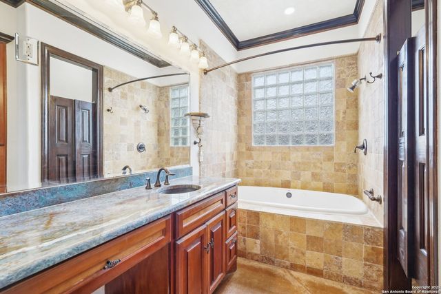 285 Timber Hill, Pipe Creek, TX 78063